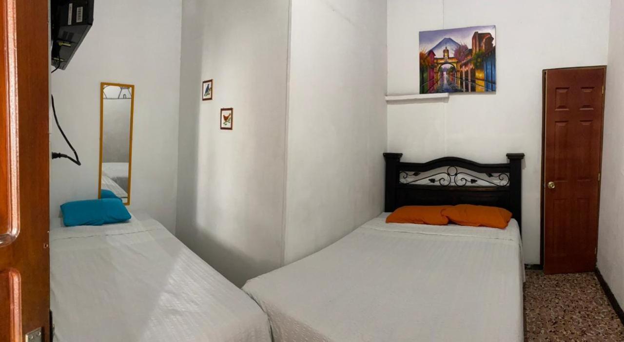 Feathers Hotel & Lounge Антигуа-Гватемала Экстерьер фото